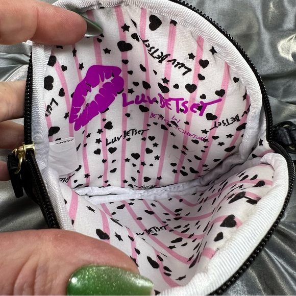 Betsey Johnson Black Baby Shark Wristlet Clutch Bag Coin Purse NWOT - Picture 6 of 10